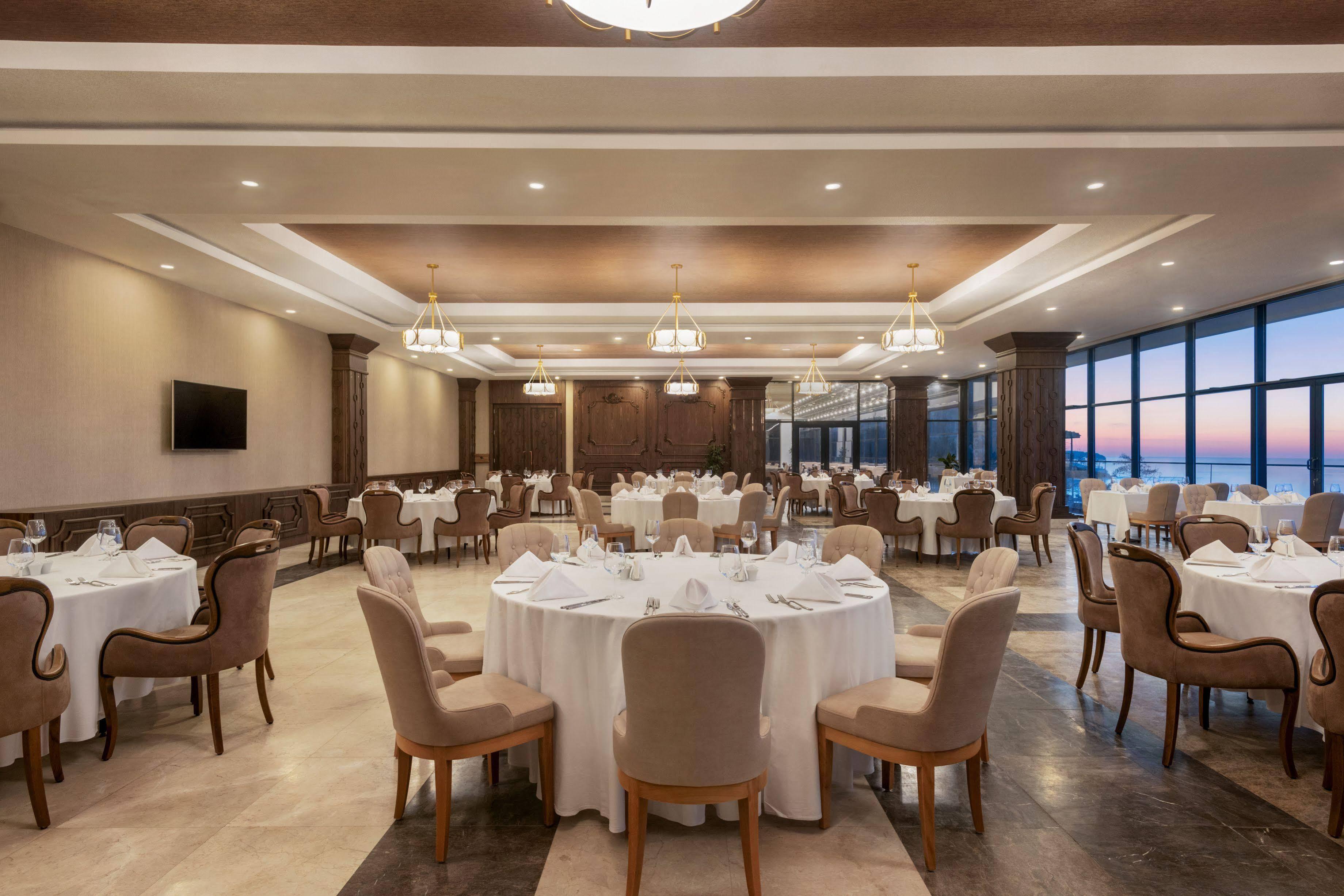 Ramada Resort By Wyndham Unye Экстерьер фото