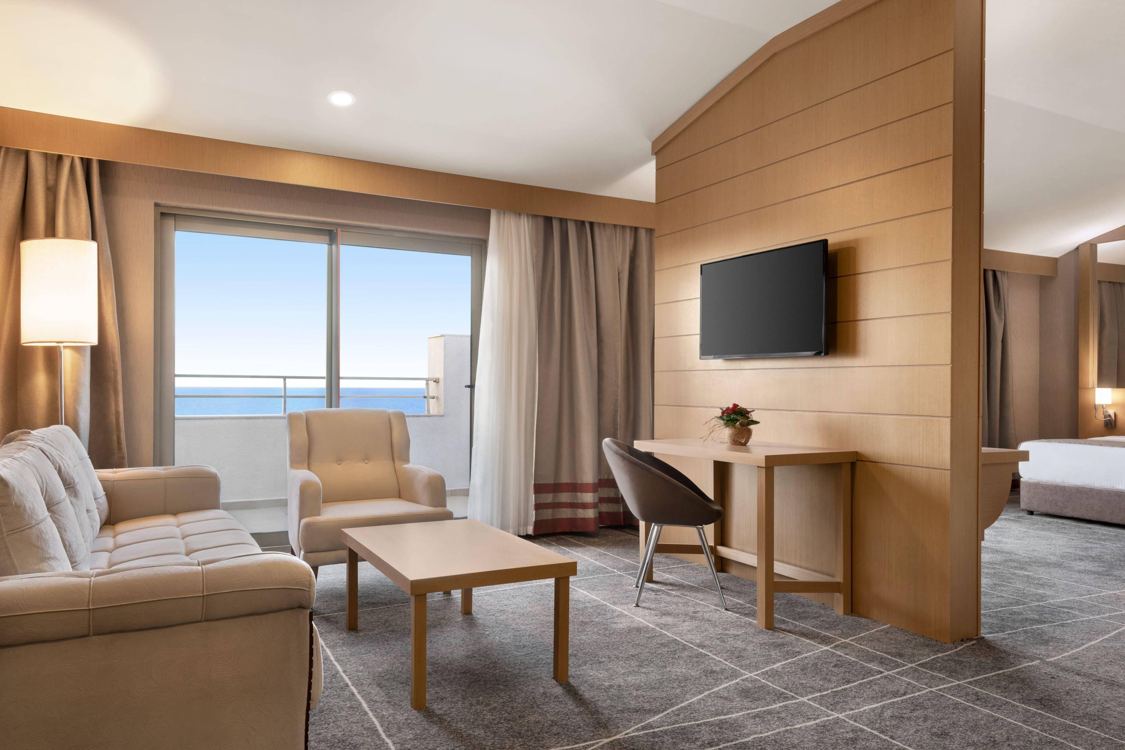 Ramada Resort By Wyndham Unye Экстерьер фото