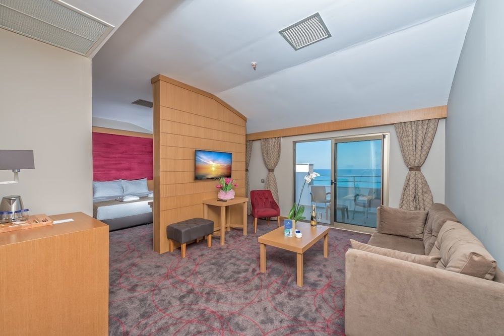 Ramada Resort By Wyndham Unye Экстерьер фото